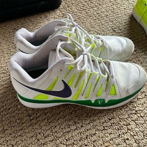 Very good condition. Rarely worn. Roger Federer tennis shoes size 10 men’s